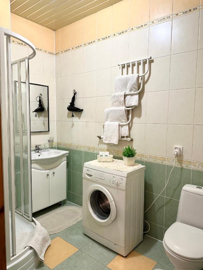 Apartments In The City Center, Near A Theatre, Zlata Plaza Rivne Bagian luar foto