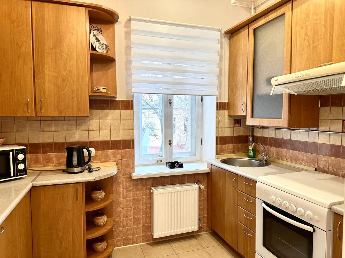 Apartments In The City Center, Near A Theatre, Zlata Plaza Rivne Bagian luar foto