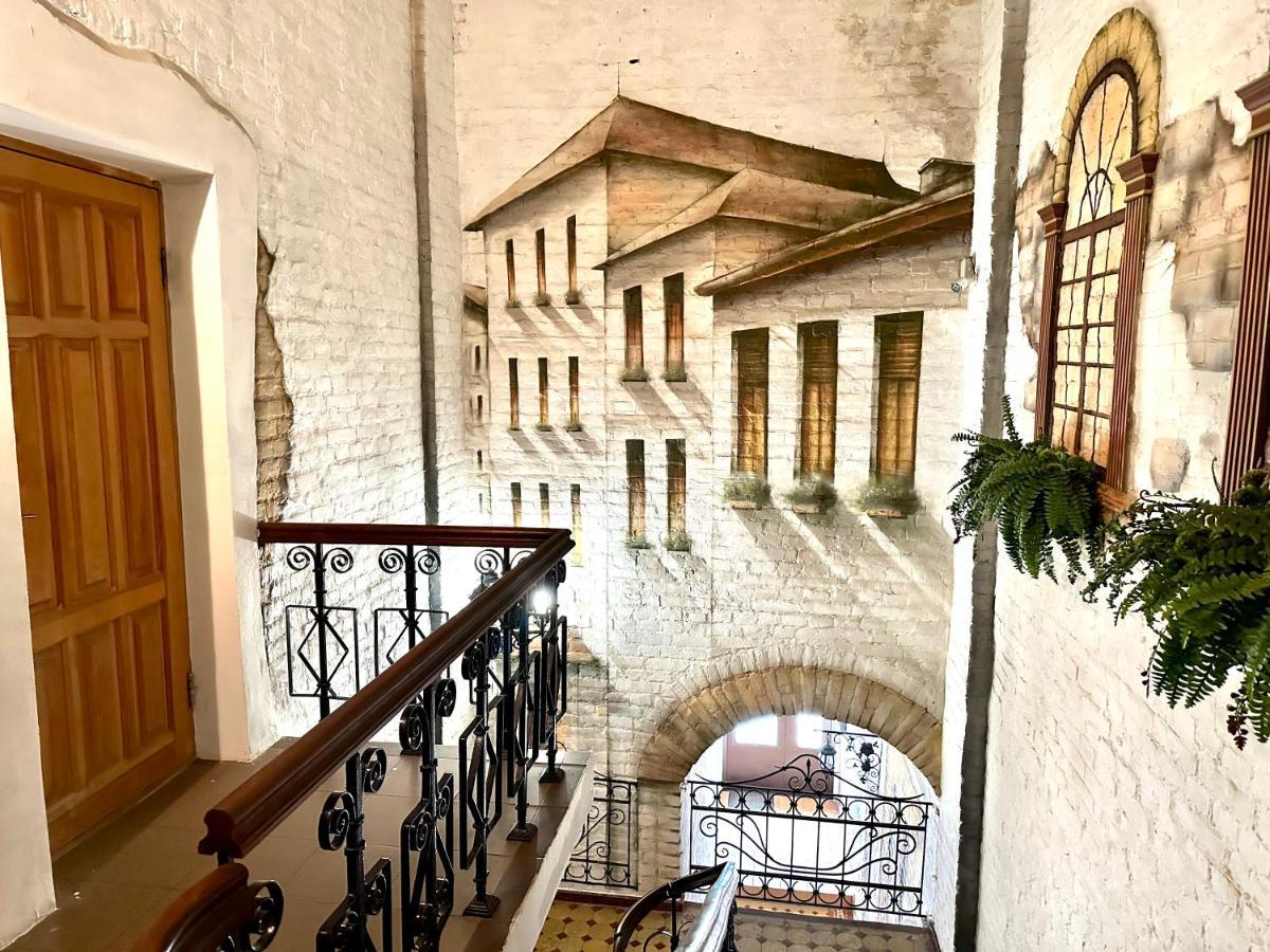 Apartments In The City Center, Near A Theatre, Zlata Plaza Rivne Bagian luar foto