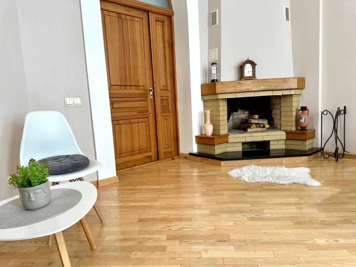 Apartments In The City Center, Near A Theatre, Zlata Plaza Rivne Bagian luar foto